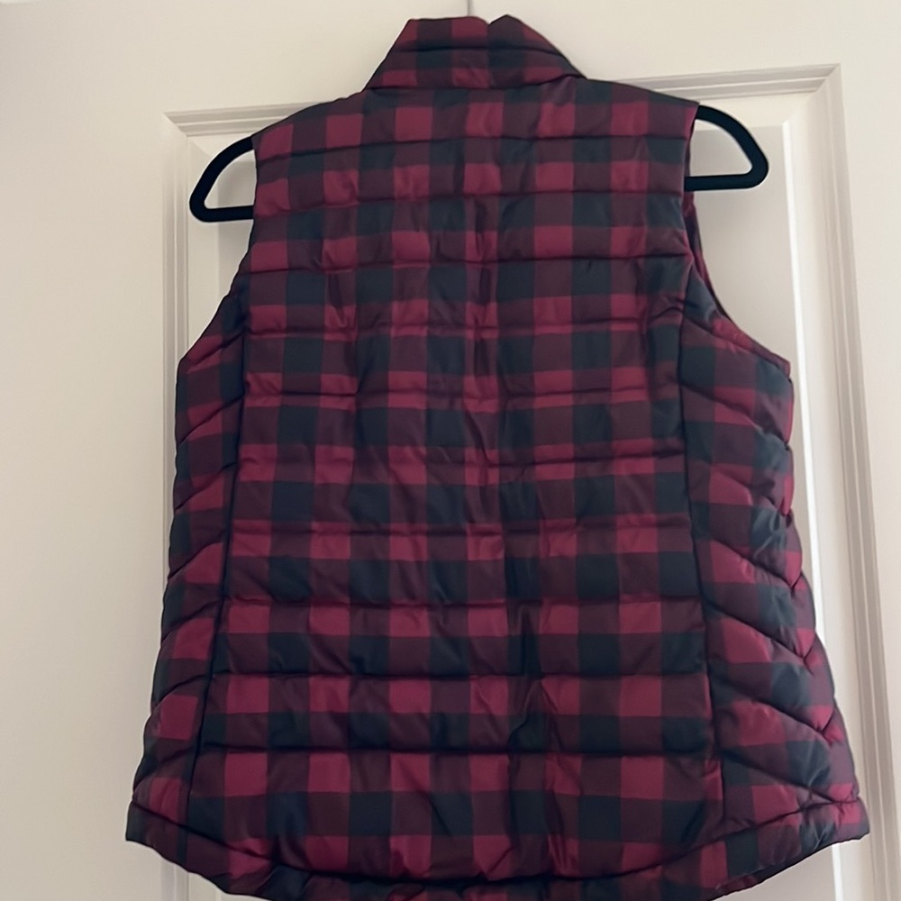 Black and Red Checkered Puffer Vest - Picture 6 of 6